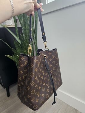 Louis Vuitton Neo Noe With Black Leather Trim